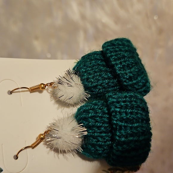 Handmade Jewelry Green Christmas Santa’s Hat White Silver Pom-pom Crochet X-mas - Picture 6 of 6